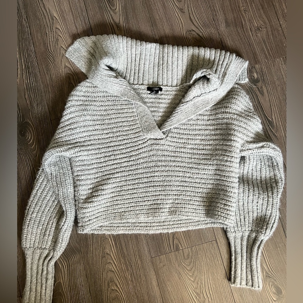 Forever21 super soft grey crop sweater. Size Medium